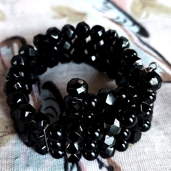 Jet Black Glass 3 Rows Triple Strand Memory Wire Smaller Vintage Ebony  Bracelet - Picture 4 of 10